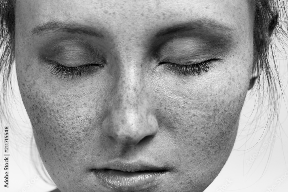 Fototapeta premium kobieta z piegami