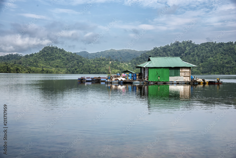 A view of houseboat floating on the surface of the lake