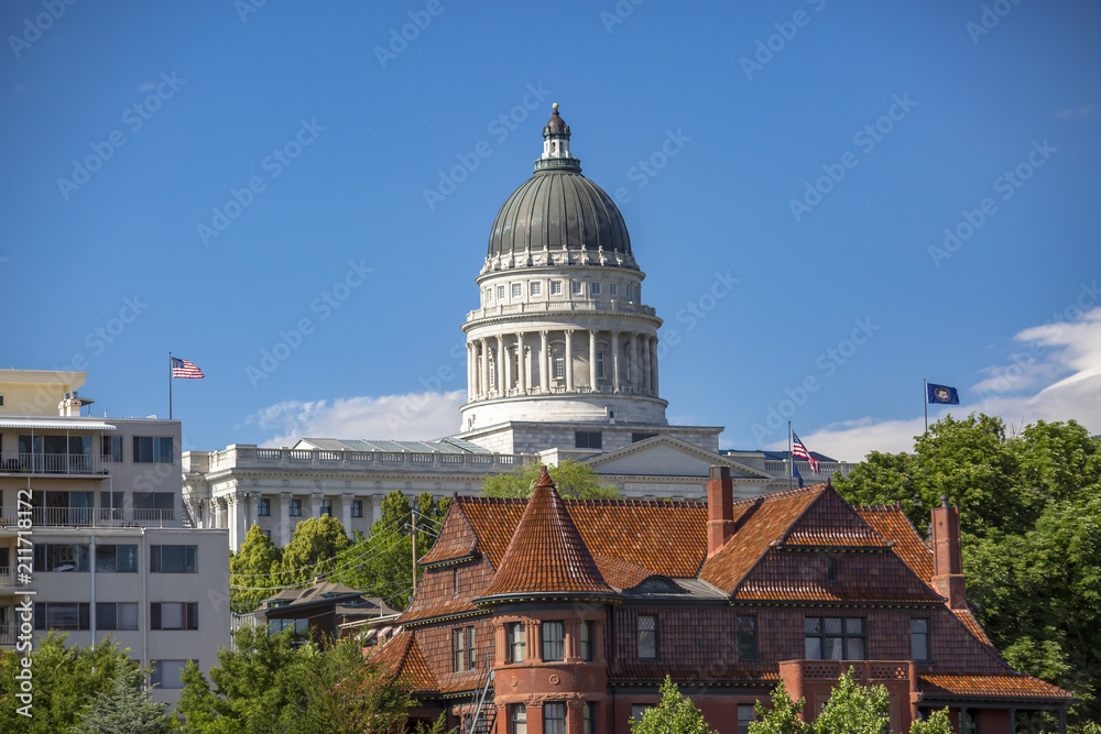 Obraz premium Utah State Capital building and McCune Mansion