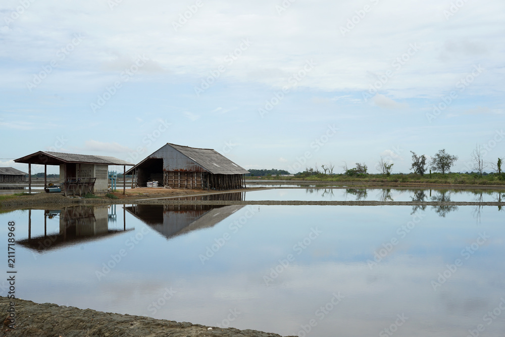 Obraz premium Textures Reflection water Light Storehouse Salt pan in Phetchaburi Thailand