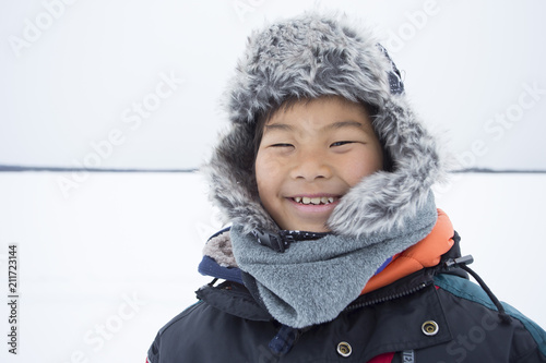 雪景色と子供 氷上