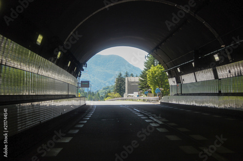 トンネル © icoro inc.