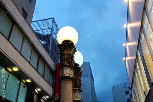 Вид улиц и площадей в дневное и ночное время, город Чиба, Япония
