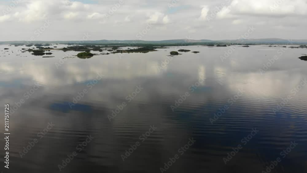 Wolkenspiegelung in einem See - Irland - Luftaufnahme Wolkenspiegelung in einem See - Irland - Luftaufnahme