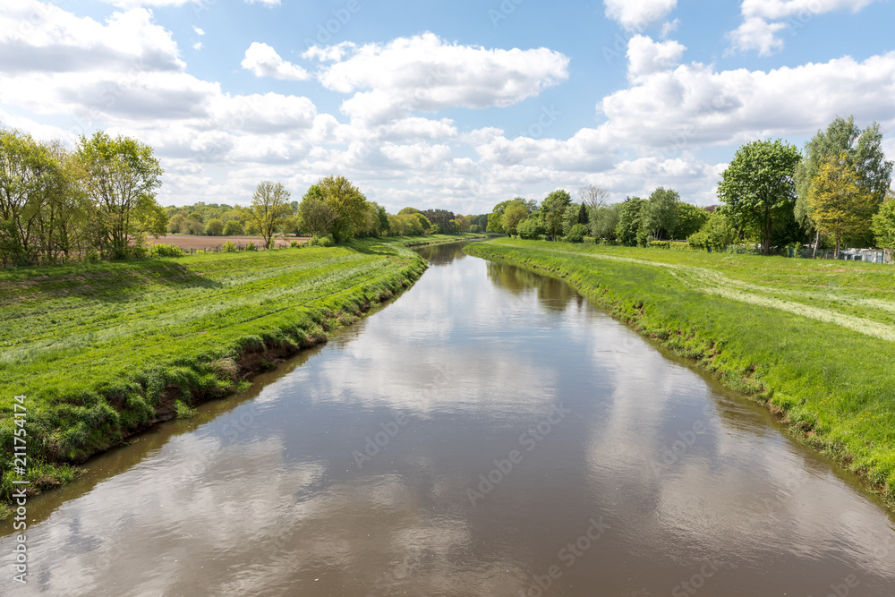 Fototapeta premium Fluss Hase in Niedersachsen, Deutschland