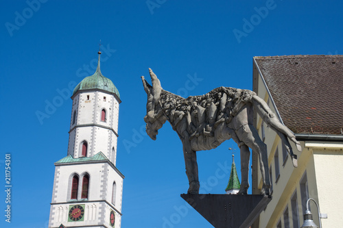Kirchturm St. Martin in Biberach an der Riss mit der Skulptur 