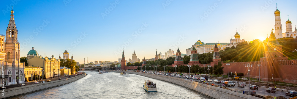 Panorama of the Moskva river with the Kremlin's towers at sunset, Moscow, Russia - obrazy, fototapety, plakaty 