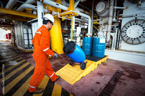 Obraz na plátně technician during transfer used oil or empty drums  to basket .