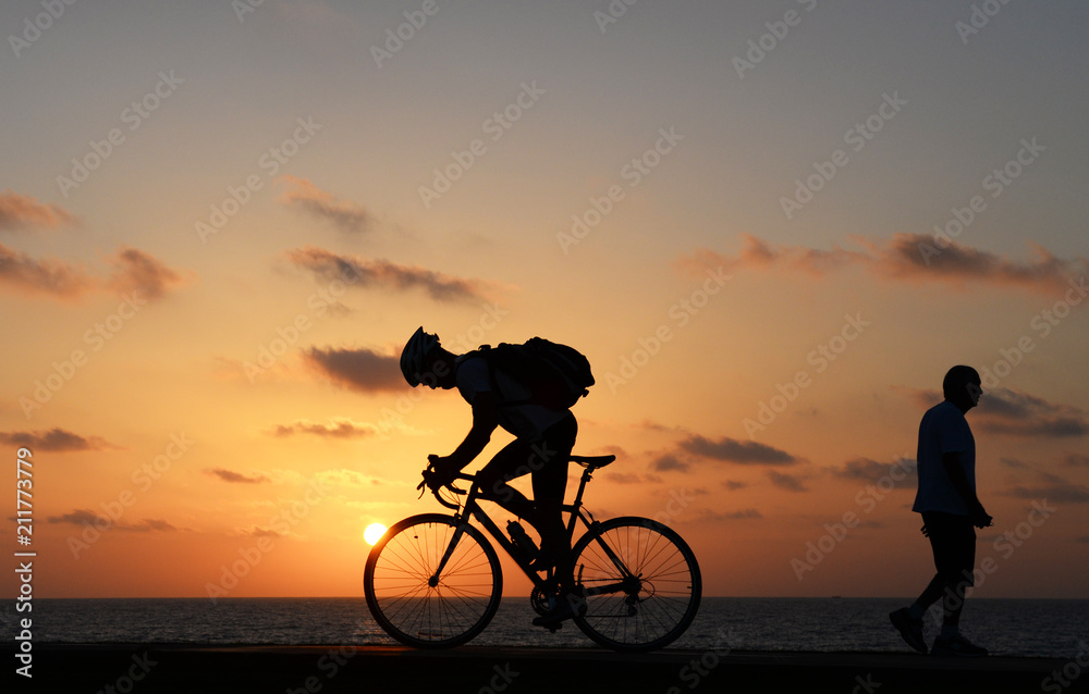 Obraz premium Sport At Aunset