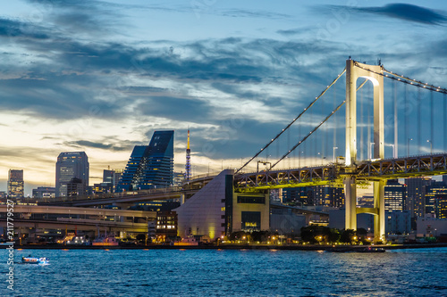 夕暮れの東京の街 © taka