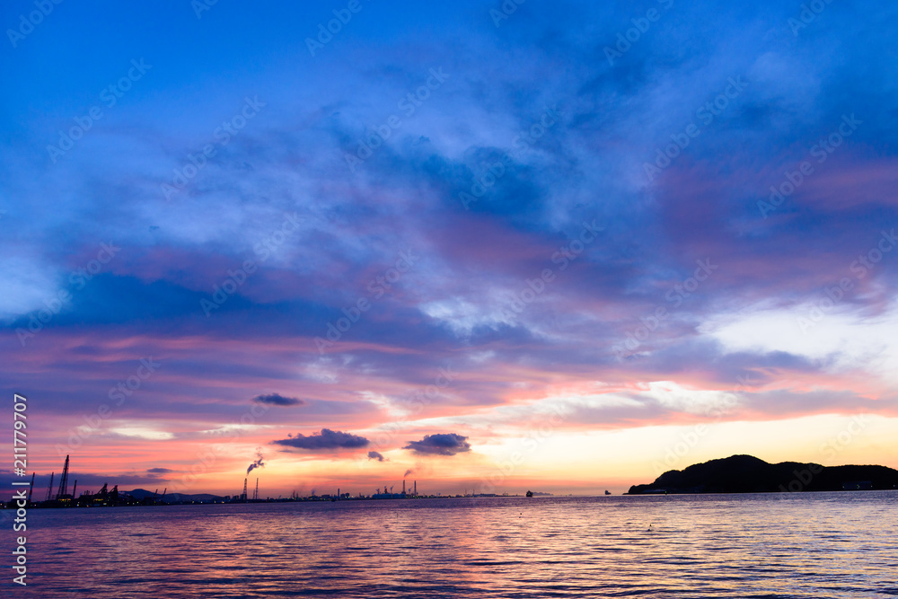 関門海峡の夕暮れ
