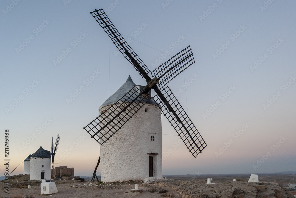 molinos de viento tradicionales , los gigantes del Quijote en Consuegra  Toledo, España