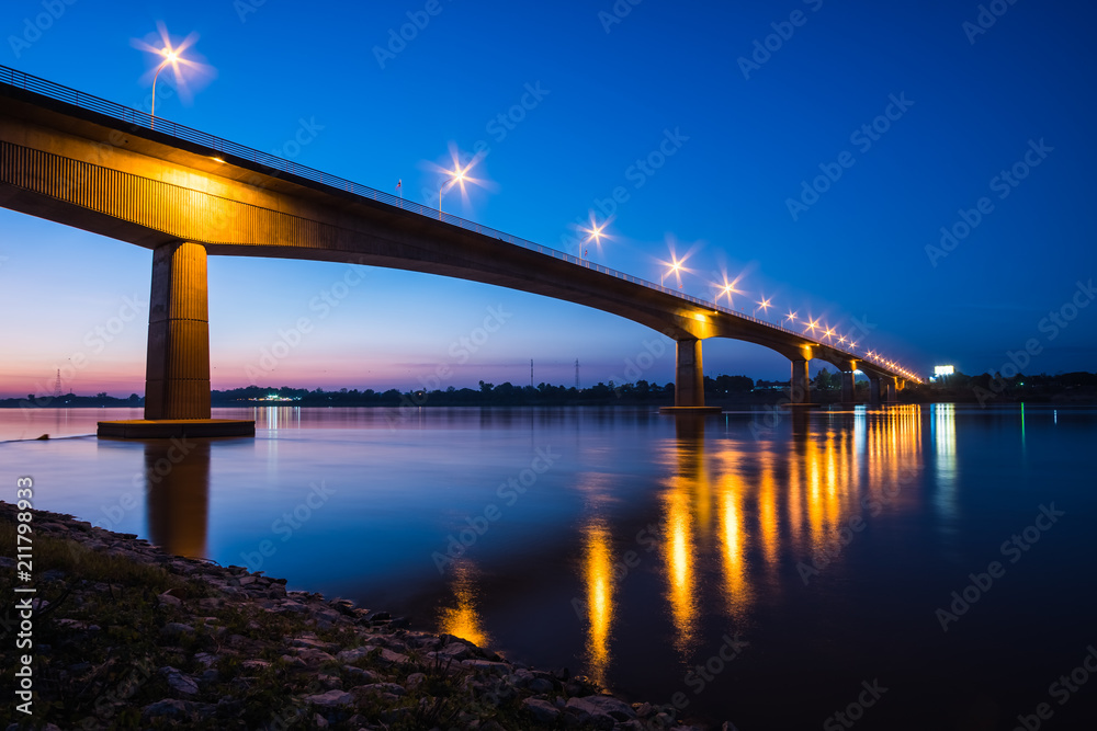 Naklejka premium Thai-Laos Friendship Bridge on sunset background