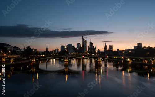 Skyline Frankfurt blaue Stunde 2018