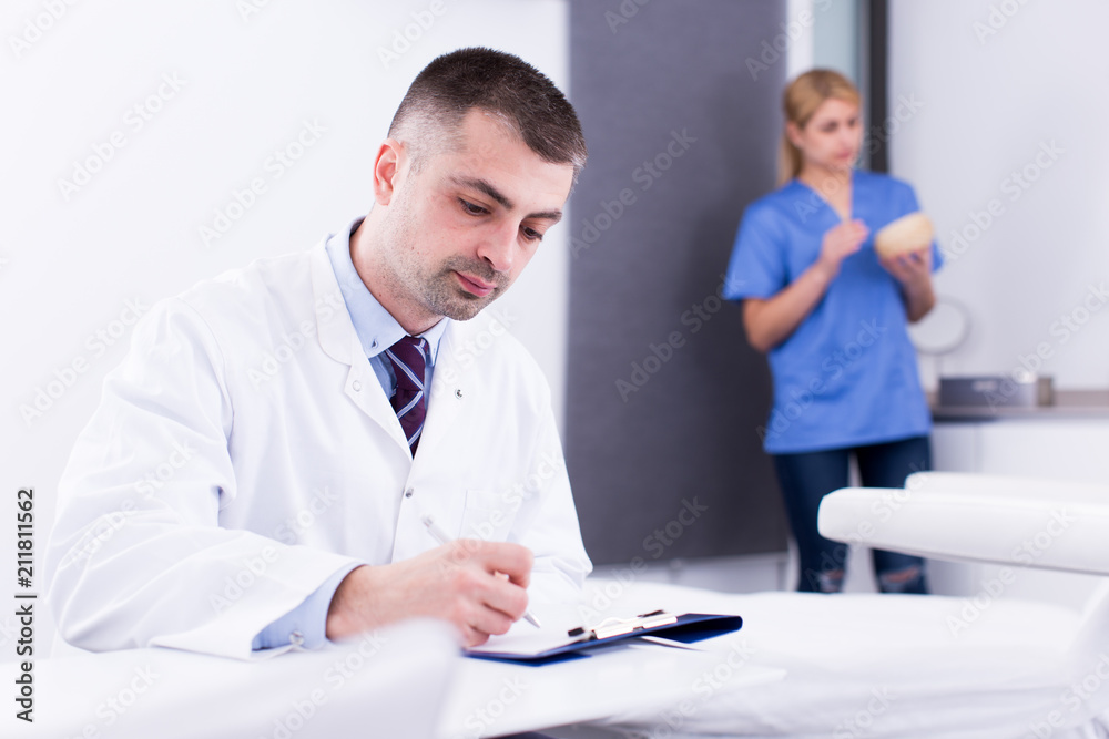 Obraz premium Cosmetician working with papers