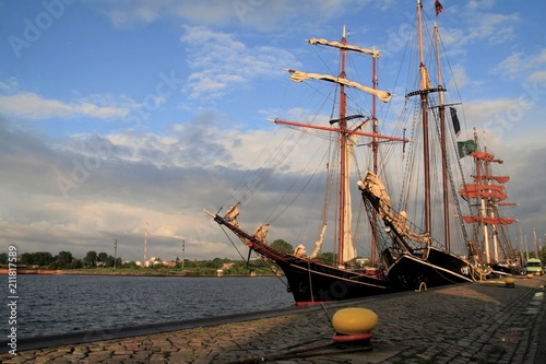 Segelschiff am Tiessenkai photo