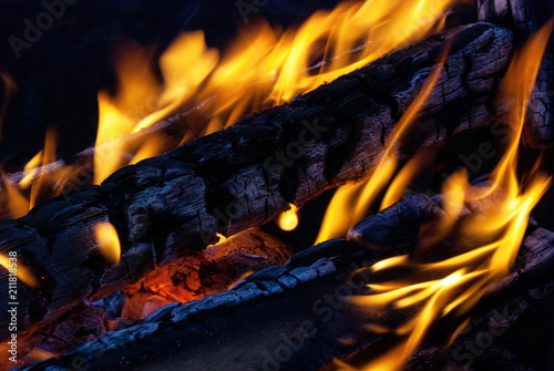 Lagerfeuer, Camping, brennendes Holz