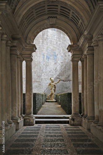 Roma, Palazzo Spada - la prospettiva del Borromini photo