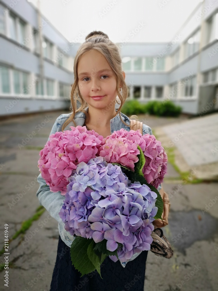 Fototapeta premium portrait of a girl with flowers