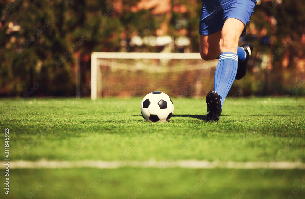 Ball auf dem Fussballplatz