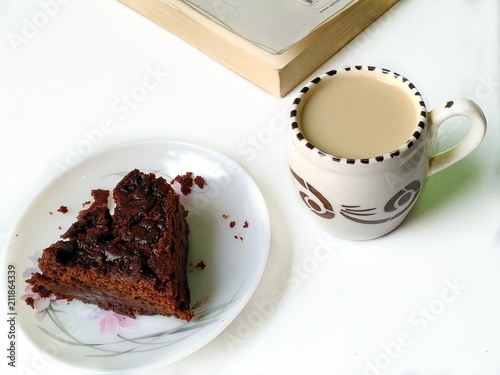 Coffer with cake