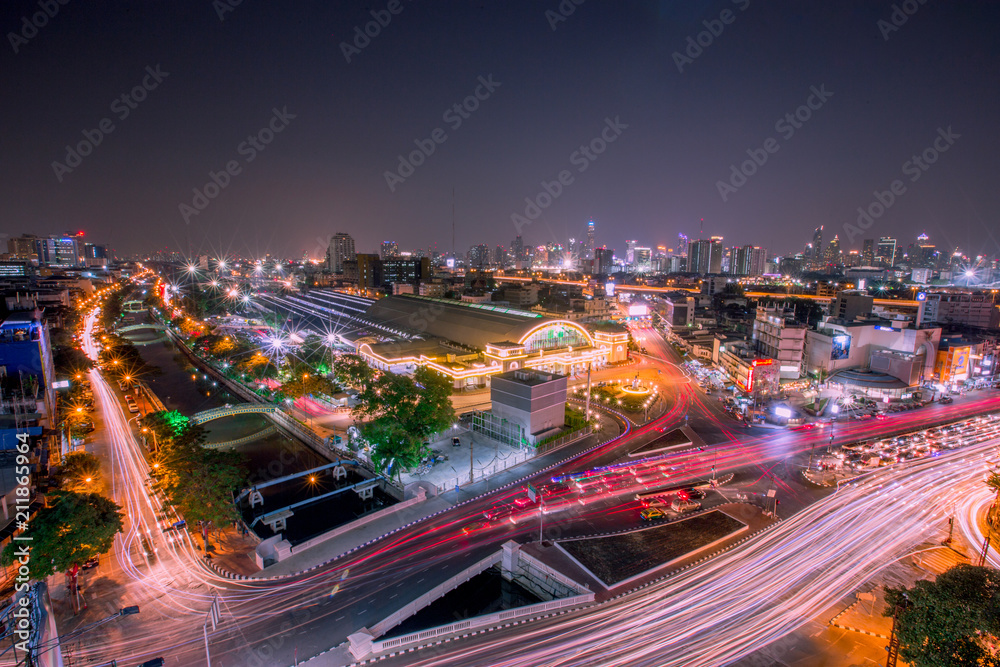 Fototapeta premium Bangkok: January 12, 2018, traffic area (Hua Lamphong Railway Station)