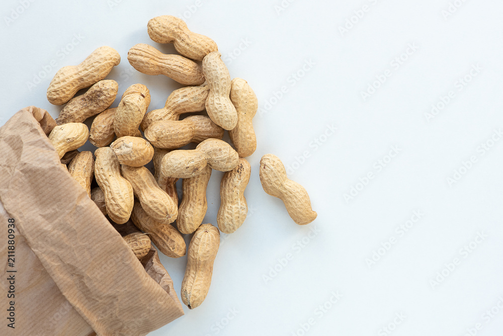 Erdnüsse (Arachis hypogaea) Erdnüsse (Arachis hypogaea)