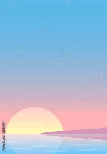 Sonnenuntergang über dem Meer mit Küste 