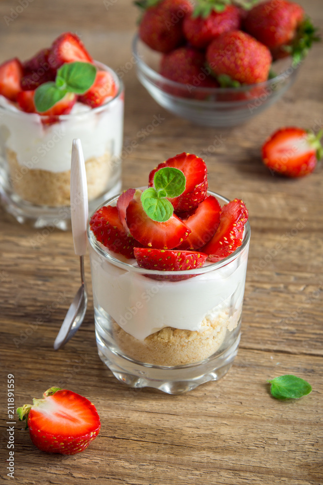 Strawberry trifle mini dessert Strawberry trifle mini dessert
