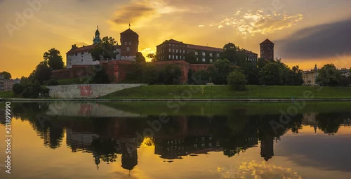 Obraz Kraków, Polska - Zamek Królewski na Wawelu o wschodzie słońca