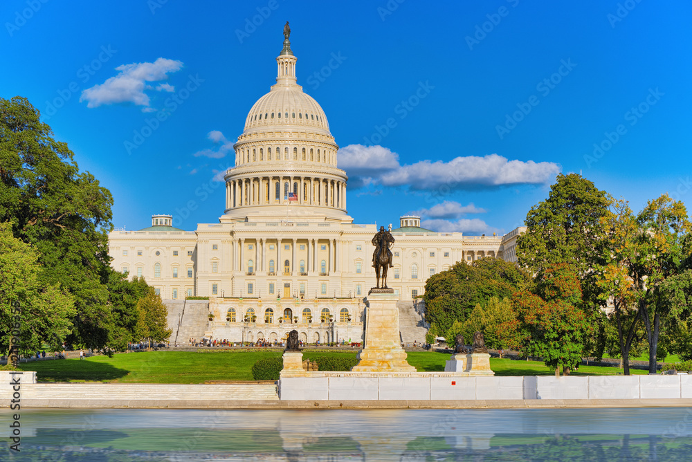 Fototapeta premium Washington, USA, United States Capitol, Ulysses S. Grant Memorial.