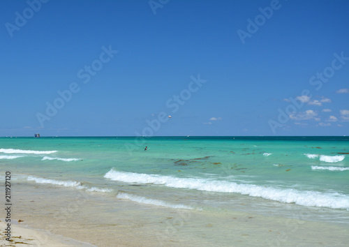 Fototapeta Naklejka Na Ścianę i Meble -  Miami Beach ocean
