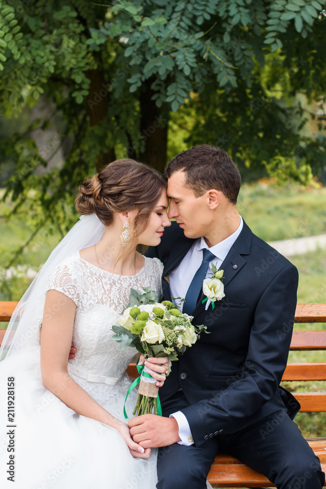 perfect wedding kiss perfect wedding kiss