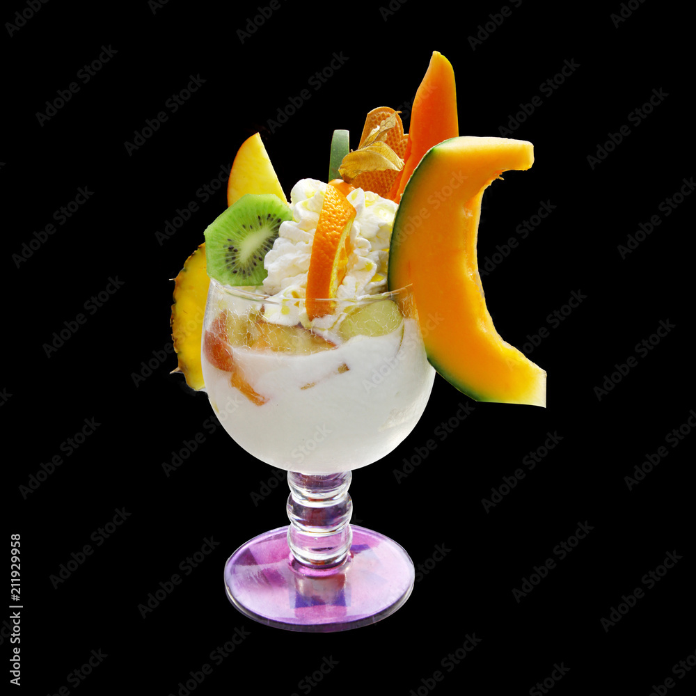 Leckeres Eis im Becher Stock-Foto | Adobe Stock