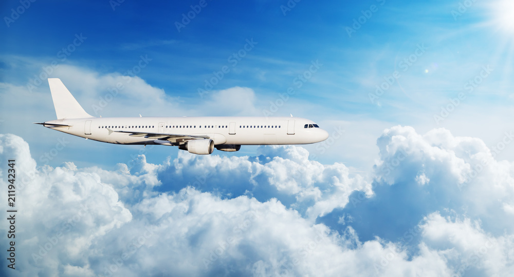Fototapeta premium Odrzutowiec samolotu komercyjnego latające nad chmurami