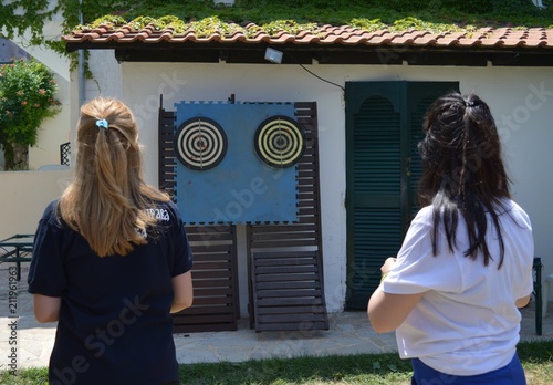 woman throwing pukado
 photo