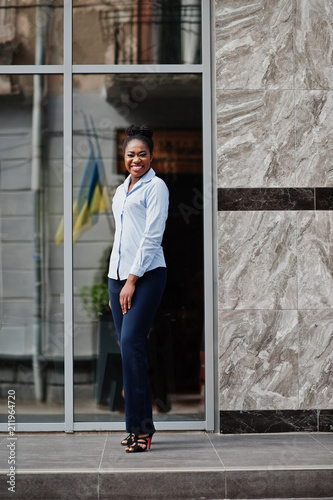 African american girl posed outdoor of steets city. photo