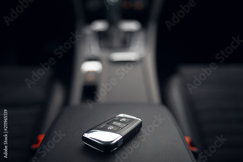 Fotografía Car key inside. Car keys on panel
