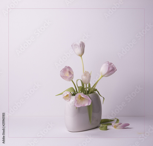 Fototapeta Naklejka Na Ścianę i Meble -  white tulips in vase