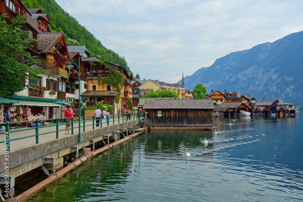 Fototapeta premium Scenic picture postcard view of famous Hallstatt mountain village in the Austrian Alps at beautiful light in summer, Salzkammergut region, Hallstatt, Austria