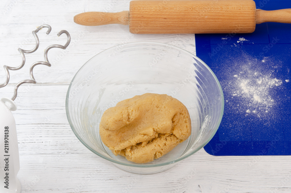 6. Johannisbeerkuchen - Mürbteigboden - Teig Stock Photo | Adobe Stock