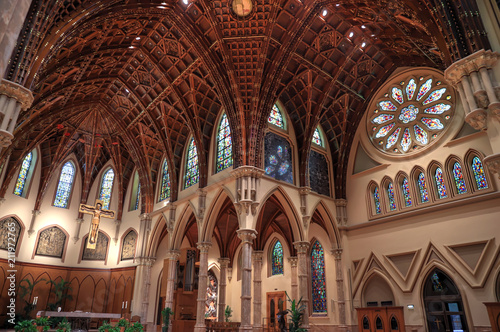 Obraz na płótnie Chicago, Illinois, USA - June 22nd, 2018. The Holy Name Cathedral in Chicago, Illinois. It is the seat of the Archdiocese of Chicago, one of the largest Roman Catholic dioceses in the United States. w salonie