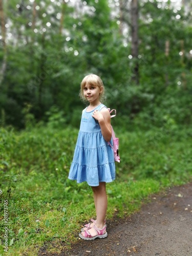 Obraz na płótnie Lovely girl in the forest.