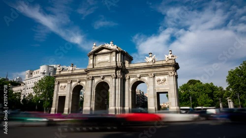 Puerta de Alcala in Madrid loopable time-lapse