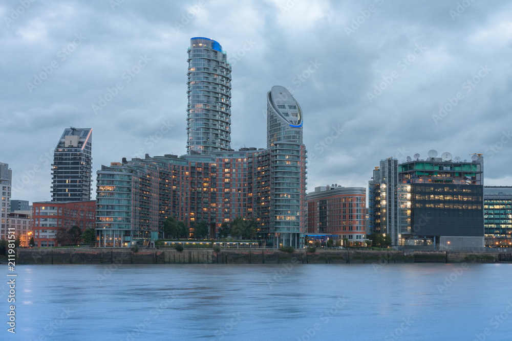 Fototapeta premium Residential buildings in Canary Wharf in London, England.