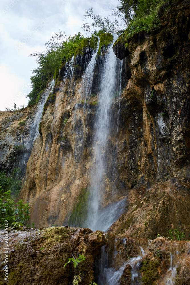 Obraz premium Beautiful mountain waterfall