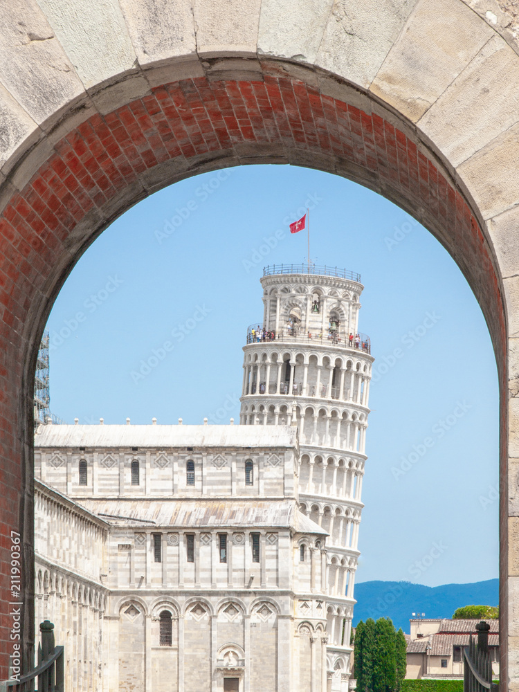 Leaning Tower in Pisa, Torre pendente di Pisa. View through arch of New Gate, Porta Nuova. Tuscany, Italy, UNESCO World Heritage Site.