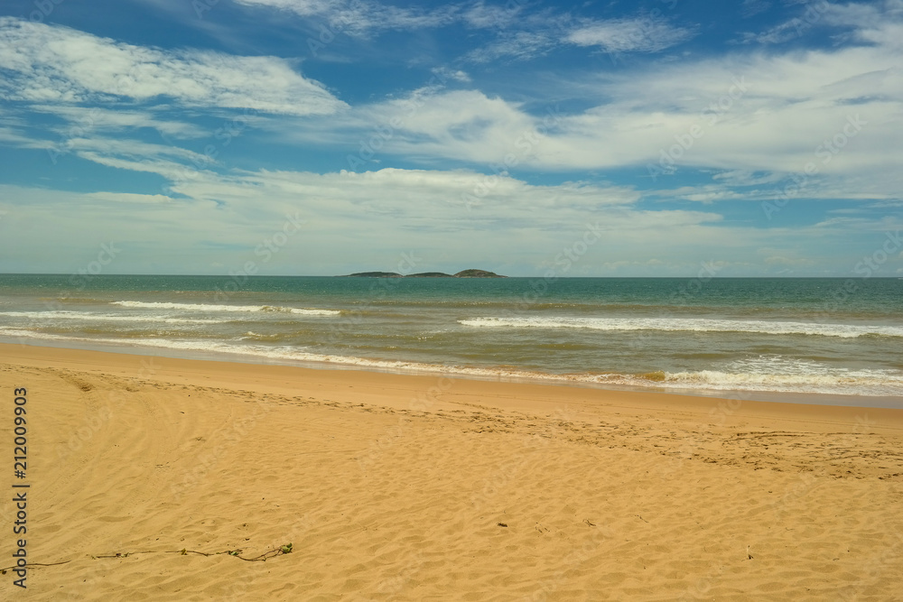 Beautiful desert beach - Praia deserta (Setiba's beach in Guarapari's park) Beautiful desert beach - Praia deserta (Setiba's beach in Guarapari's park)