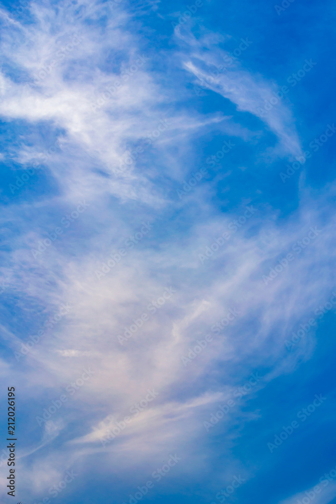  Sky with vertically vertical clouds for a mobile backdrop.
