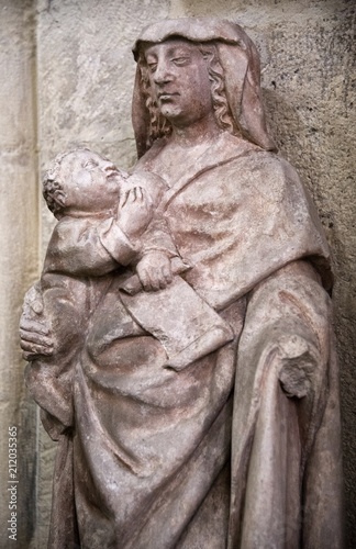 Vierge à l'Enfant de Saulieu, Côte-d'Or, France
